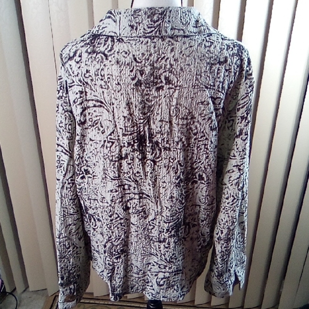 Patterned Button-Up Jacket - Picture 3 of 4